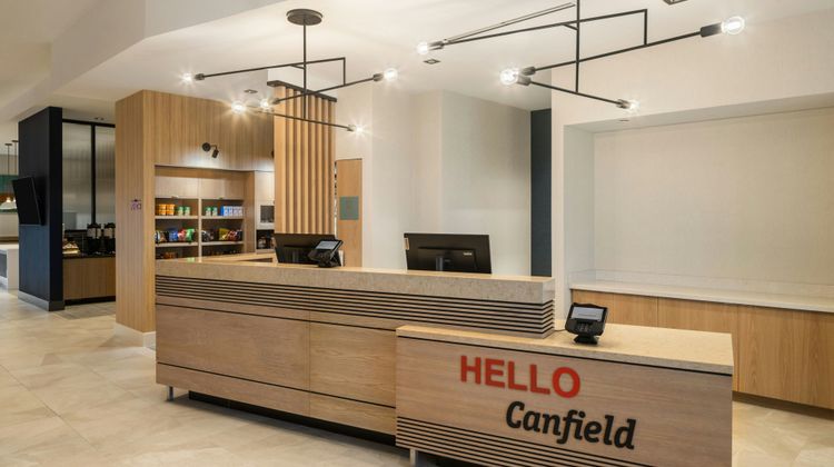 TownePlace Suites by Marriott Canfield Lobby