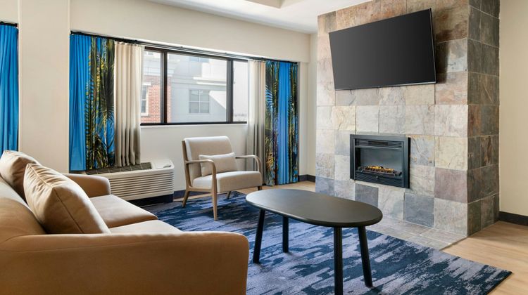 Fairfield Inn & Suites Charleston Suite