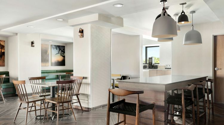 Fairfield Inn & Suites Charleston Restaurant
