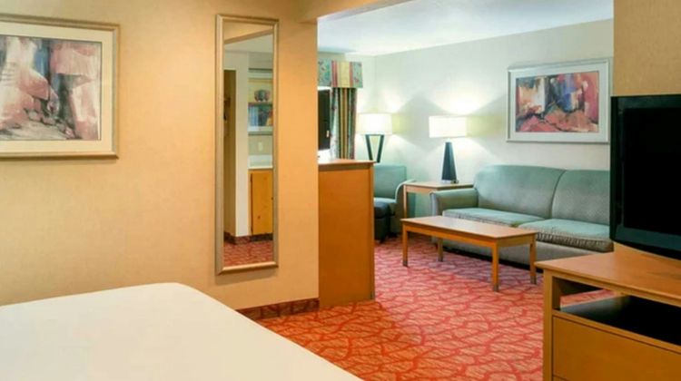 The Lodge at Roseburg Suite