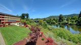 The Lodge at Roseburg Exterior