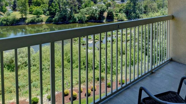 <b>The Lodge at Roseburg Room</b>. Images powered by <a href="https://www.leonardoworldwide.com/" title="Leonardo Worldwide" target="_blank">Leonardo</a>.