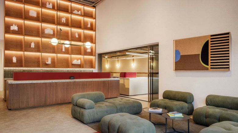 <b>Loma Medellin Lobby</b>. Images powered by <a href="https://www.leonardoworldwide.com/" title="Leonardo Worldwide" target="_blank">Leonardo</a>.
