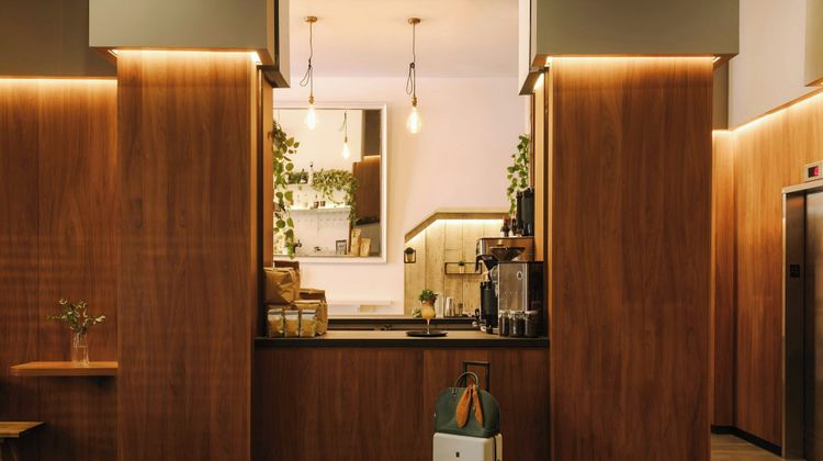 Hotel Henri NY Lobby
