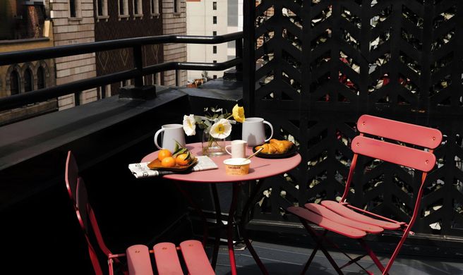 Hotel Henri NY Exterior