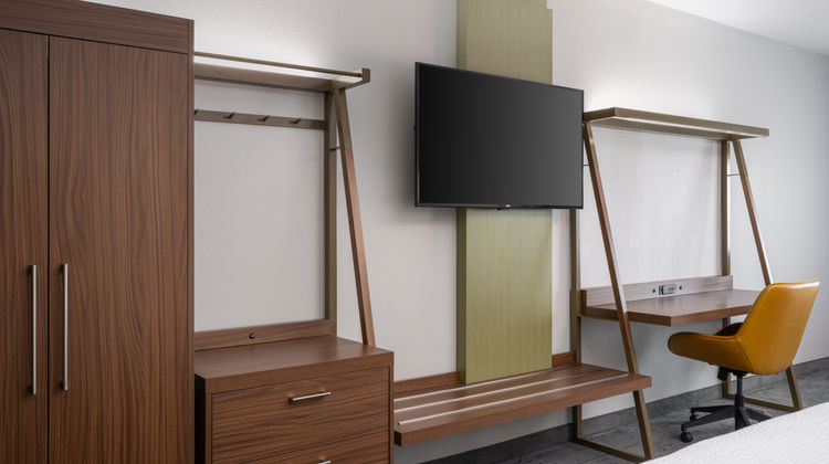 Holiday Inn Express & Suites Trinity Room
