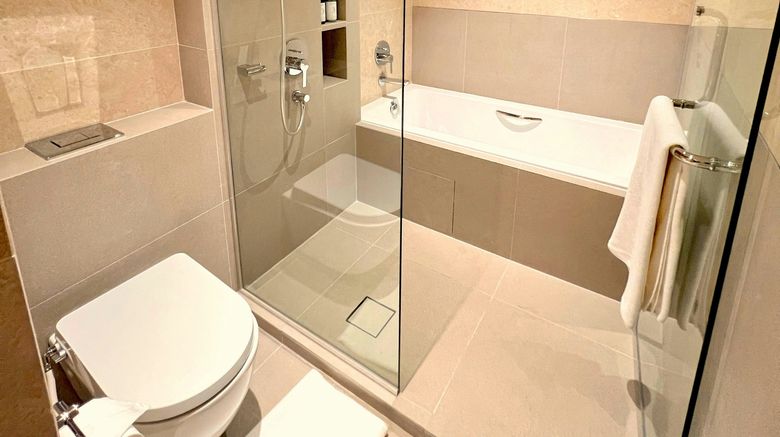 <b>Treetops Executive Residences Room</b>. Images powered by <a href="https://www.leonardoworldwide.com/" title="Leonardo Worldwide" target="_blank">Leonardo</a>.