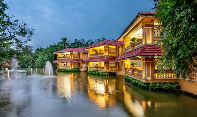 Mayfair Lagoon Exterior