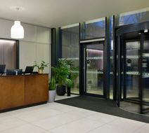 COVE-Landmark Pinnacle Lobby