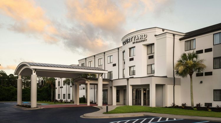 Courtyard by Marriott Brunswick Exterior