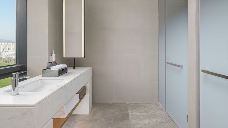 <b>Fairfield by Marriott Deqing Room</b>. Images powered by <a href="https://www.leonardoworldwide.com/" title="Leonardo Worldwide" target="_blank">Leonardo</a>.