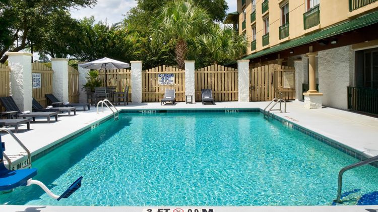 Holiday Inn Express & Suites Pool