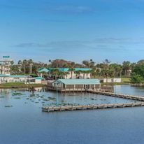 Lakeshore Resort & Marina