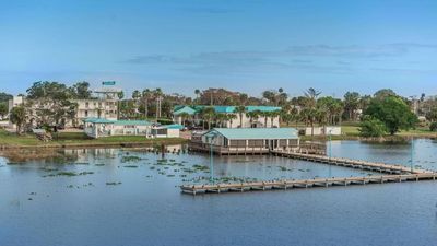 Lakeshore Resort & Marina