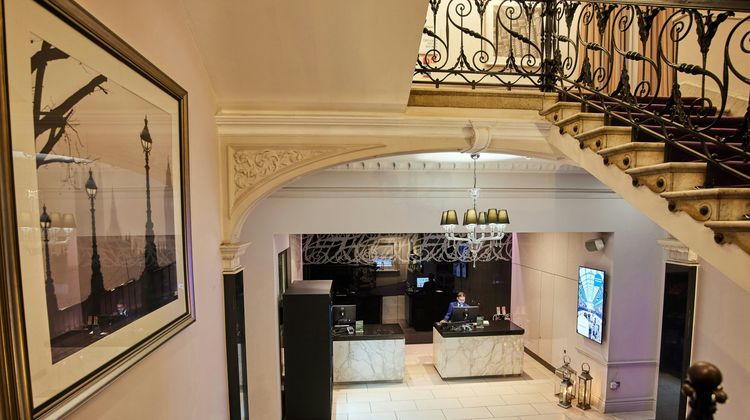 Thistle Holborn Lobby