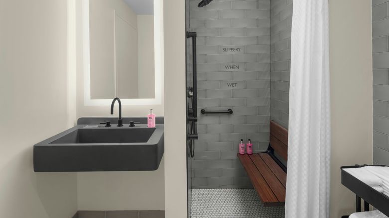 <b>Moxy NYC Downtown Room</b>. Images powered by <a href="https://www.leonardoworldwide.com/" title="Leonardo Worldwide" target="_blank">Leonardo</a>.