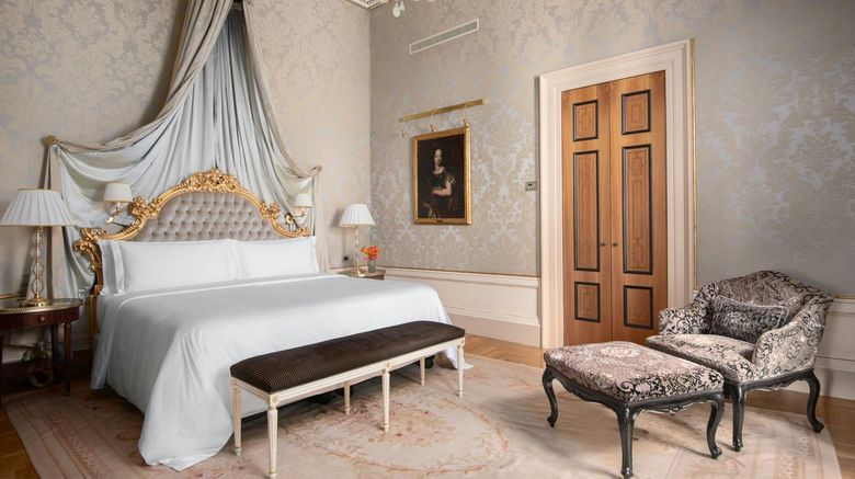 <b>Danieli, A Four Seasons Hotel Room</b>. Images powered by <a href="https://www.leonardoworldwide.com/" title="Leonardo Worldwide" target="_blank">Leonardo</a>.