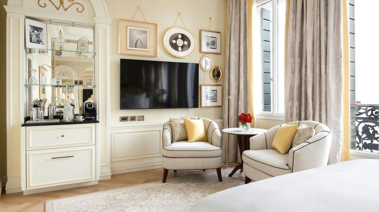<b>Danieli, A Four Seasons Hotel Room</b>. Images powered by <a href="https://www.leonardoworldwide.com/" title="Leonardo Worldwide" target="_blank">Leonardo</a>.