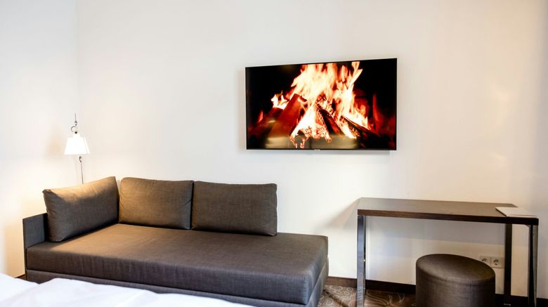 <b>Motel One Augustusplatz Room</b>. Images powered by <a href="https://www.leonardoworldwide.com/" title="Leonardo Worldwide" target="_blank">Leonardo</a>.