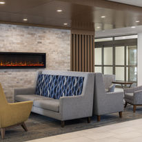Holiday Inn Express Hotel & Suites