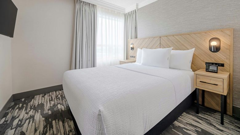 <b>Sandman Signature Mississauga Hotel Room</b>. Images powered by <a href="https://www.leonardoworldwide.com/" title="Leonardo Worldwide" target="_blank">Leonardo</a>.