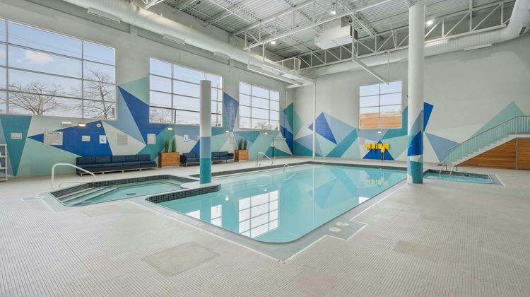 Sandman Signature Mississauga Hotel Pool