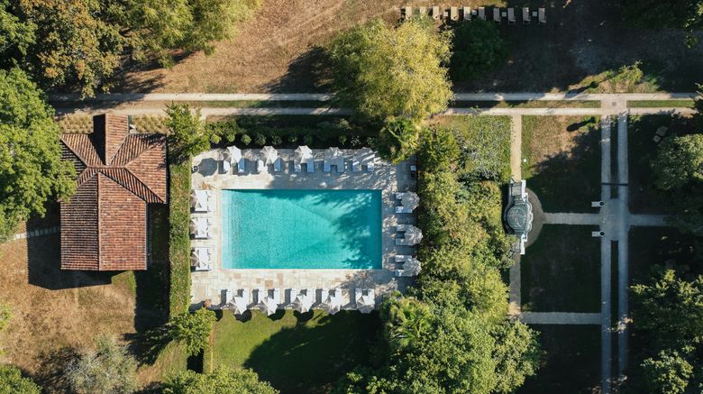 <b>Les Pres d'Eugenie Pool</b>. Images powered by <a href="https://www.leonardoworldwide.com/" title="Leonardo Worldwide" target="_blank">Leonardo</a>.
