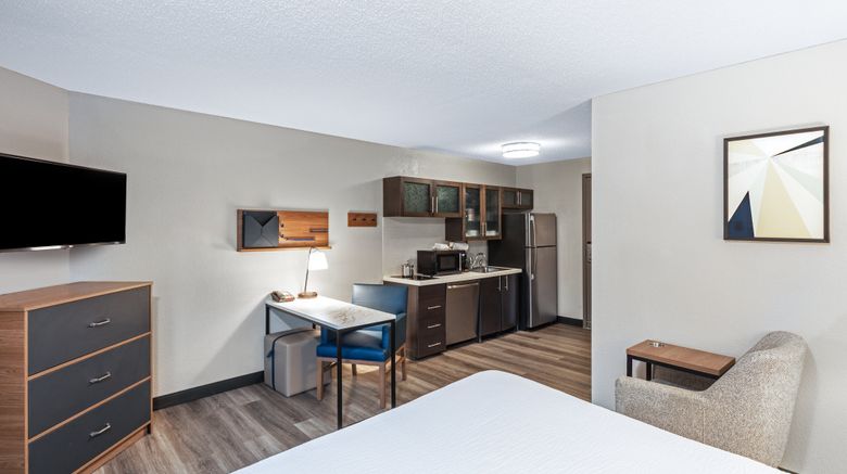 <b>Candlewood Suites Topeka West Room</b>. Images powered by <a href="https://www.leonardoworldwide.com/" title="Leonardo Worldwide" target="_blank">Leonardo</a>.