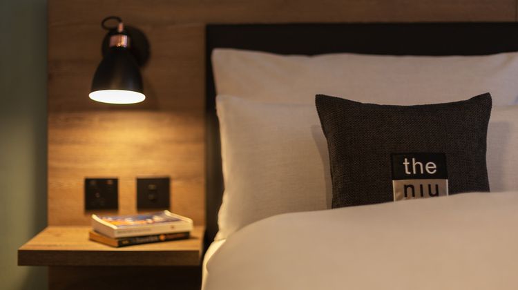 Holiday Inn - the niu, Clink Hamburg Room