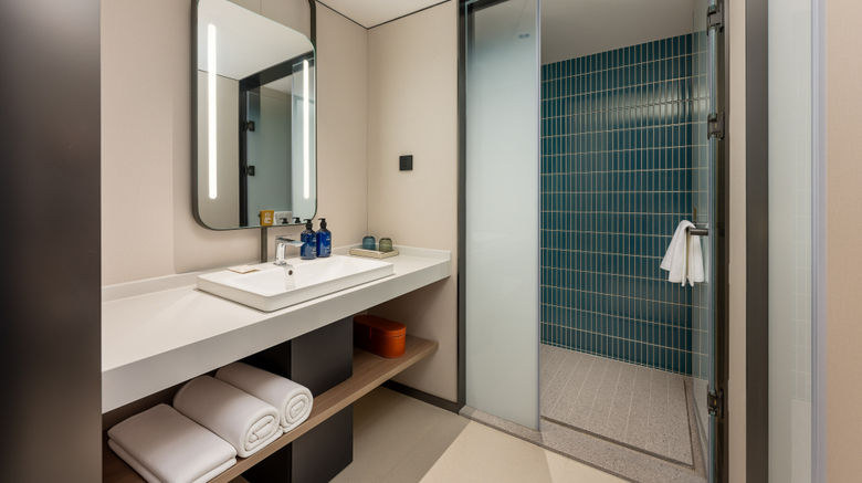 <b>Holiday Inn Exp Lize Business Room</b>. Images powered by <a href="https://www.leonardoworldwide.com/" title="Leonardo Worldwide" target="_blank">Leonardo</a>.