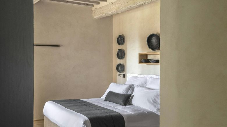 <b>Badia di Pomaio Albergo Room</b>. Images powered by <a href="https://www.leonardoworldwide.com/" title="Leonardo Worldwide" target="_blank">Leonardo</a>.