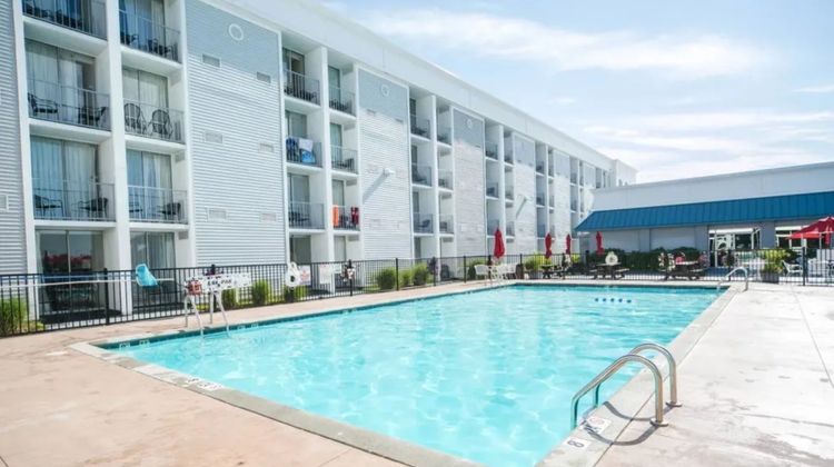 Holiday Inn Grand Haven Waterfront Pool
