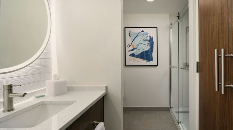 <b>Courtyard by Marriott Orlando Airport Room</b>. Images powered by <a href="https://www.leonardoworldwide.com/" title="Leonardo Worldwide" target="_blank">Leonardo</a>.