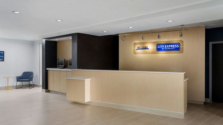 City Express Houston Intercontinental Lobby
