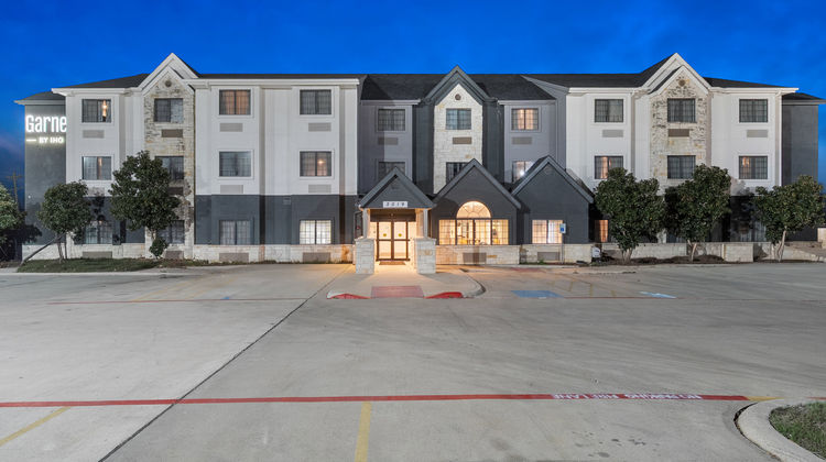 Garner Hotel Gonzales Exterior