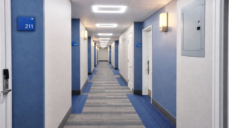 Holiday Inn Express Hotel & Stes Winner Lobby