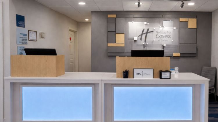 Holiday Inn Express Hotel & Stes Winner Exterior