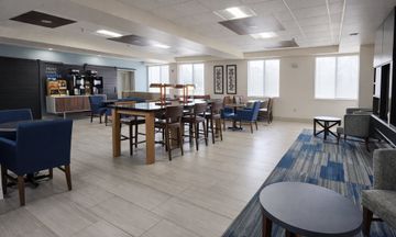 Holiday Inn Express Hotel & Stes Winner
