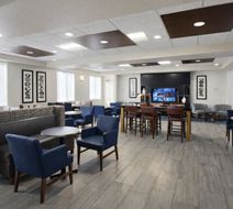 Holiday Inn Express Hotel & Stes Winner Exterior