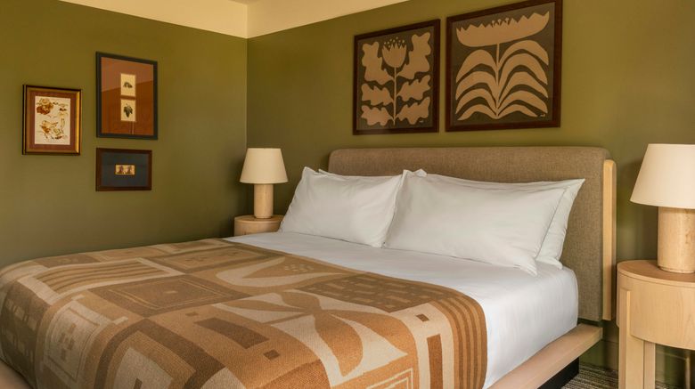 <b>Hill House Inn Room</b>. Images powered by <a href="https://www.leonardoworldwide.com/" title="Leonardo Worldwide" target="_blank">Leonardo</a>.