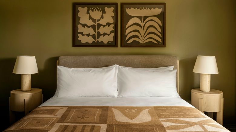 <b>Hill House Inn Room</b>. Images powered by <a href="https://www.leonardoworldwide.com/" title="Leonardo Worldwide" target="_blank">Leonardo</a>.