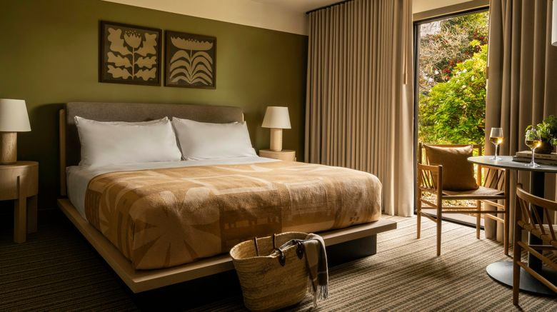 <b>Hill House Inn Room</b>. Images powered by <a href="https://www.leonardoworldwide.com/" title="Leonardo Worldwide" target="_blank">Leonardo</a>.