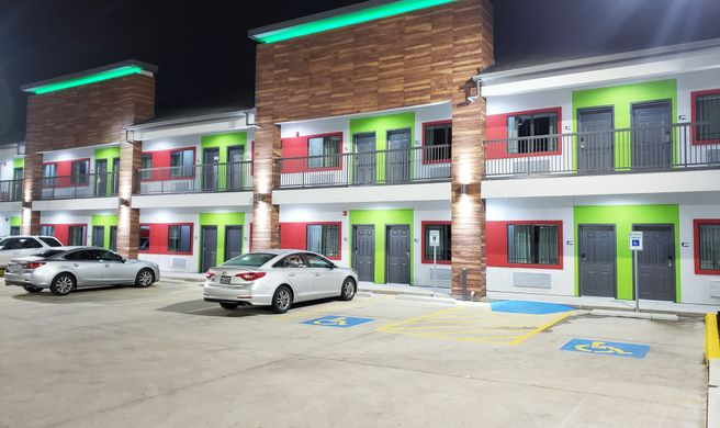 Scottish Inns & Suites Exterior