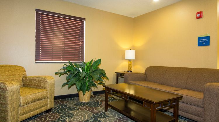 Cobblestone Inn & Suites Corry Lobby