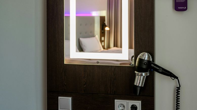 <b>Premier Inn Munich City West Room</b>. Images powered by <a href="https://www.leonardoworldwide.com/" title="Leonardo Worldwide" target="_blank">Leonardo</a>.