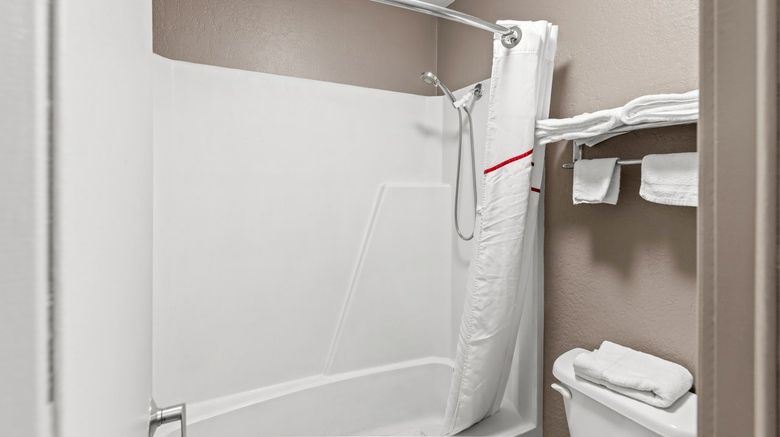 <b>Red Roof Inn Ardmore Room</b>. Images powered by <a href="https://www.leonardoworldwide.com/" title="Leonardo Worldwide" target="_blank">Leonardo</a>.