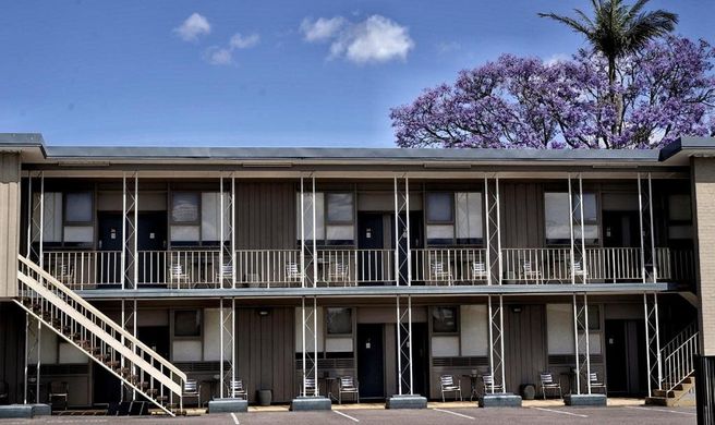 Country Motor Inn Exterior
