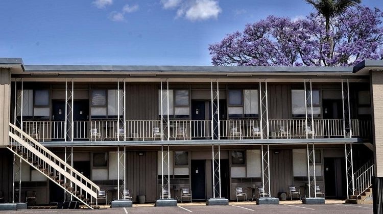 Country Motor Inn Exterior
