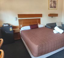 Country Motor Inn Room