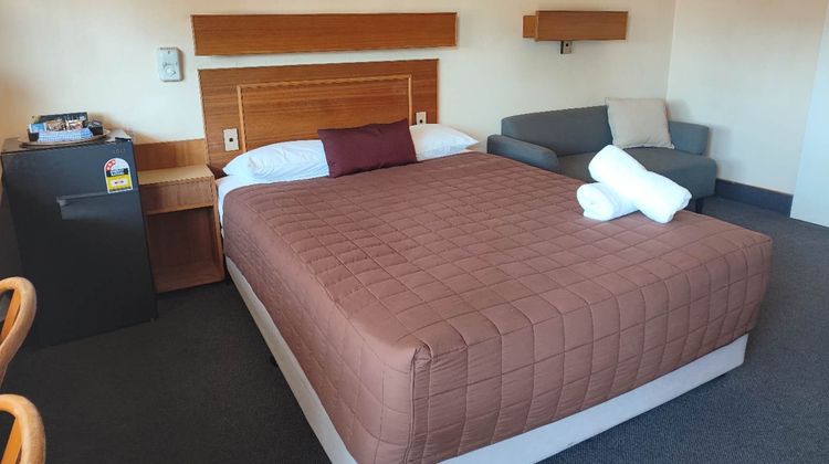 Country Motor Inn Room